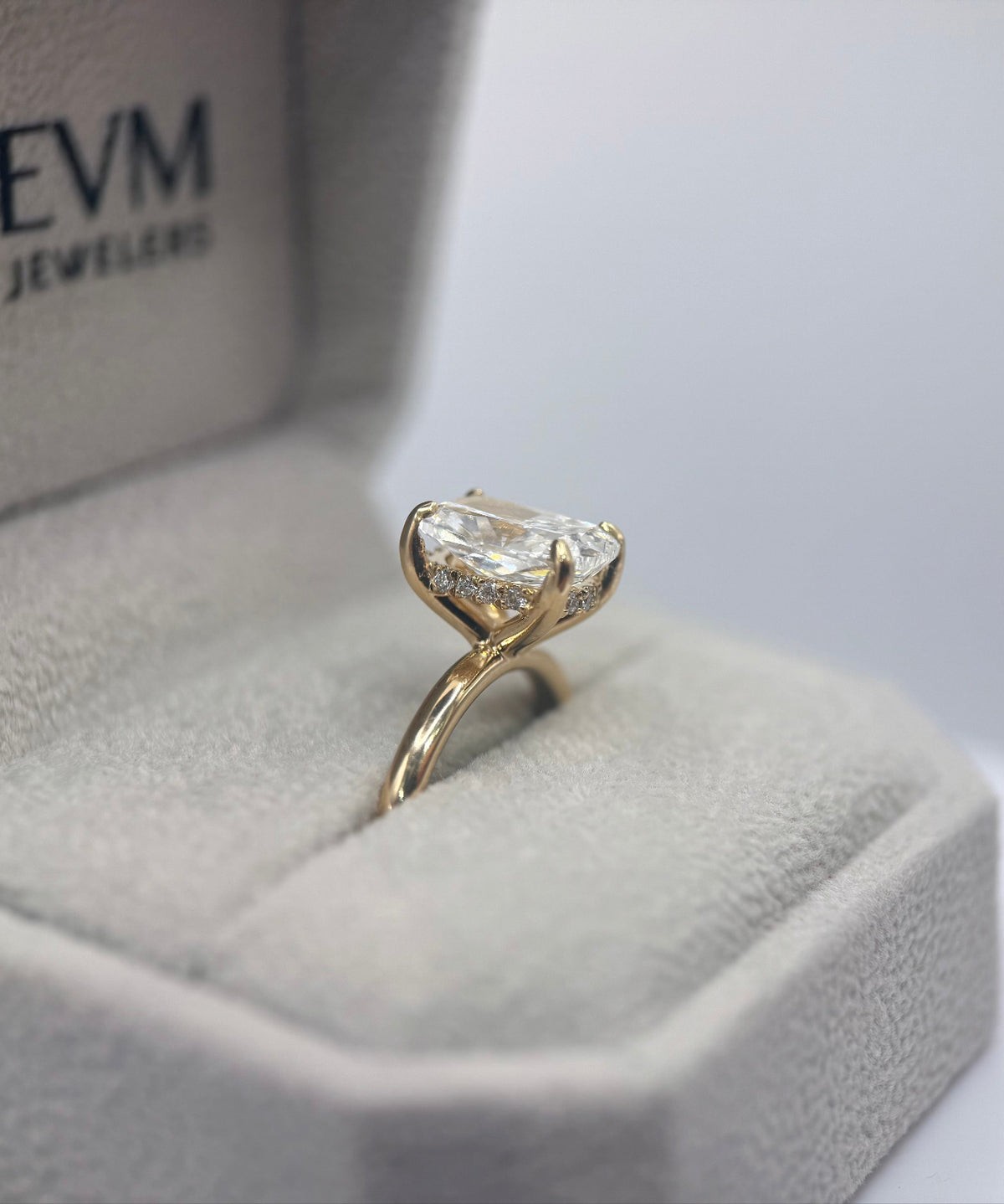 14K Yellow Gold 3ct E VS1 Elongated Cushion