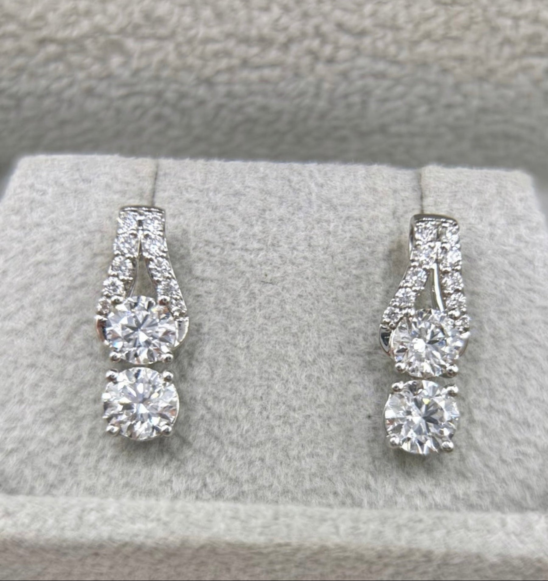 14k White Gold Earrings 2ctw