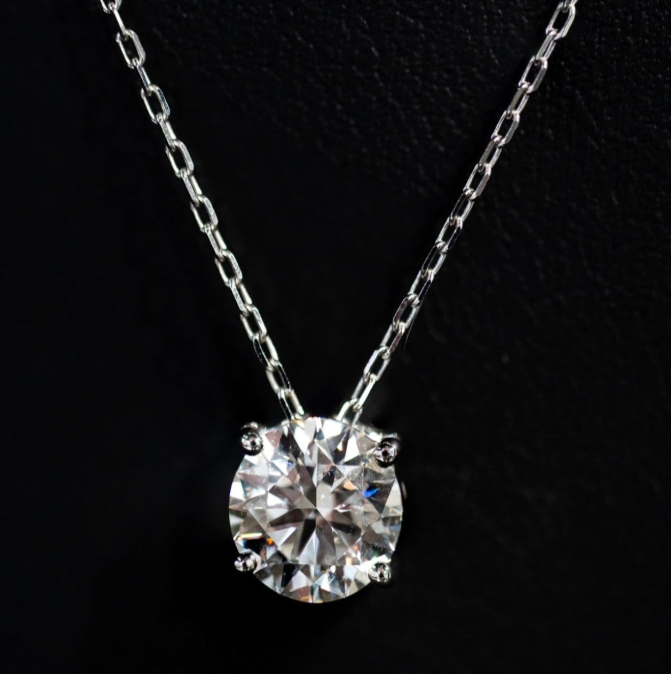 14K White Gold 1.5ct Round Necklace