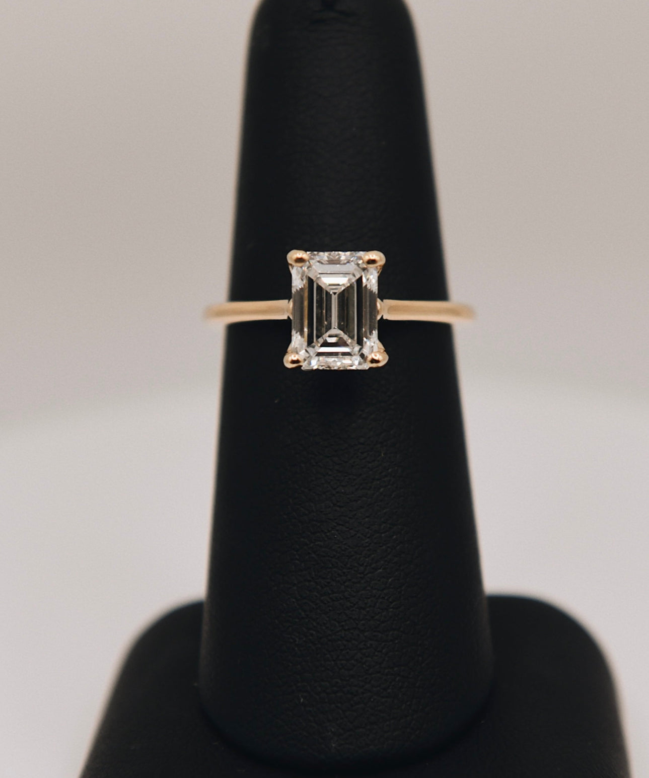 2ct Emerald Solitare Ring