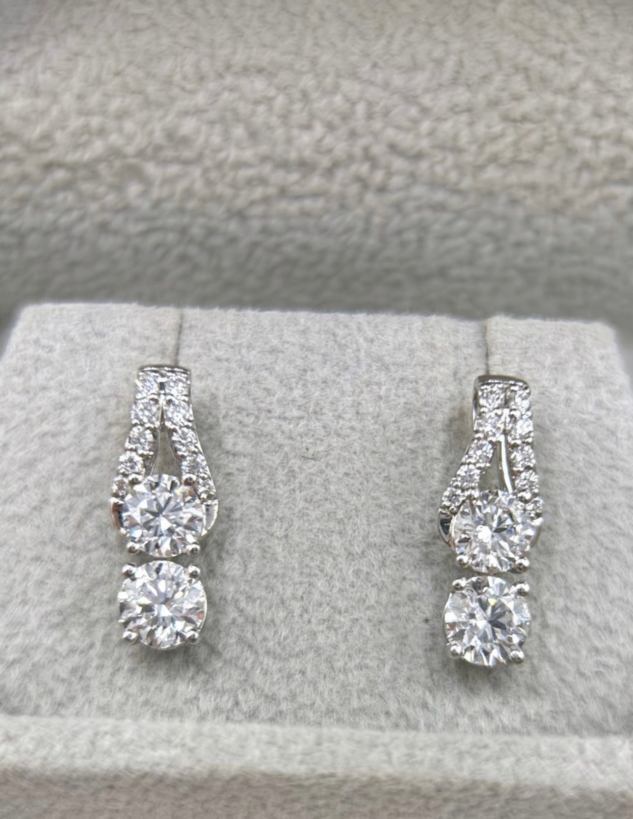 14k White Gold Earrings 2ctw